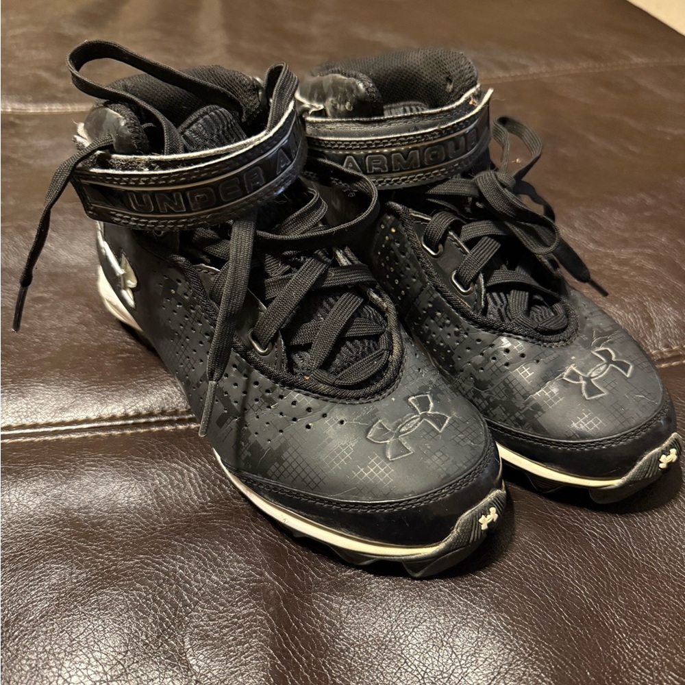 Under Armour Black Youth Football/Baseball Cleats